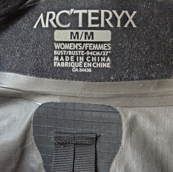 Arc'teryx Women's Beta SL Jacket in Lavender - Picture 5 of 12